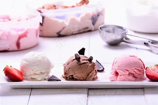 美味的奶油冰淇淋球