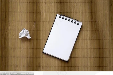 凉席上的废纸和空记事本