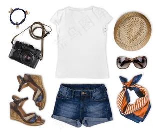 白色T桖搭配短款牛仔裤