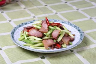32 芦笋焖腊肉-百益城
