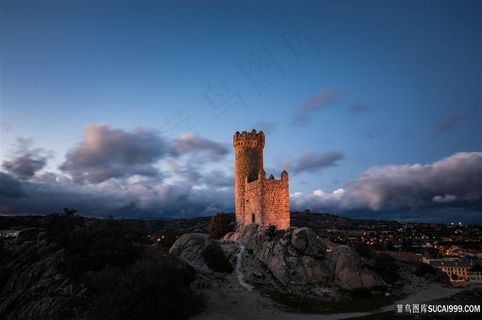 石壁上的石堡城堡图片