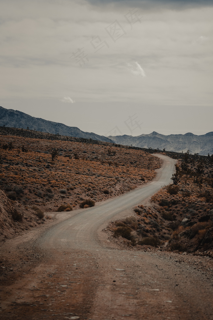 秋天乡间小路图片