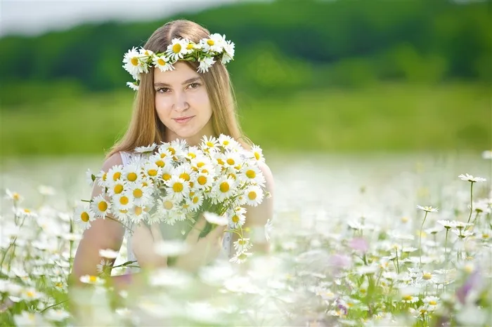 手捧鲜花欧美美女图片
