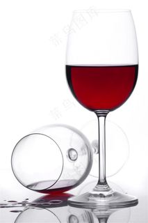 浪漫红酒高脚杯高清图片