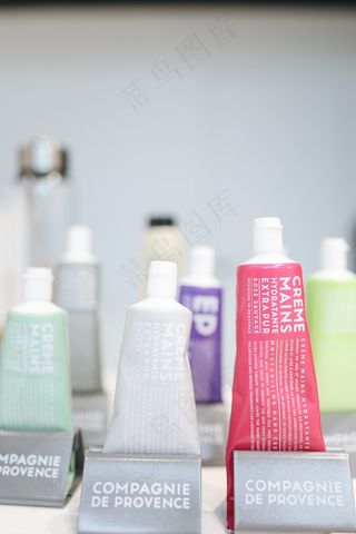 creme万能面霜图片