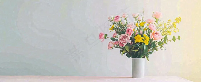 桌面花瓶花束简约情人节花束室内装饰摄影图(1712x704)