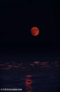 夜晚海景红色月球