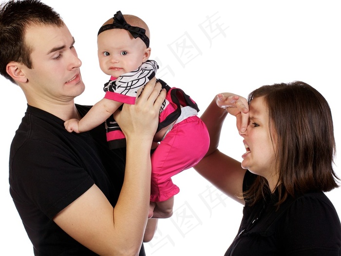 闻到刺鼻气味的家庭女士图片