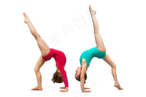 两个正在练习舞蹈动作的小女孩高清图片 两个正在练习舞蹈动作的小女孩高清图片