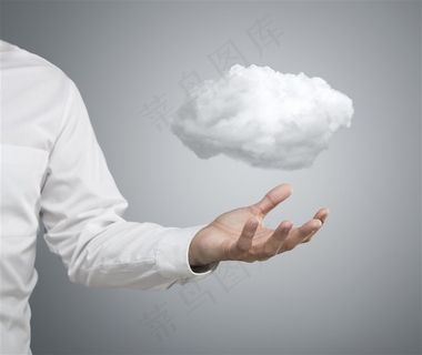 手掌上的云朵高清图片