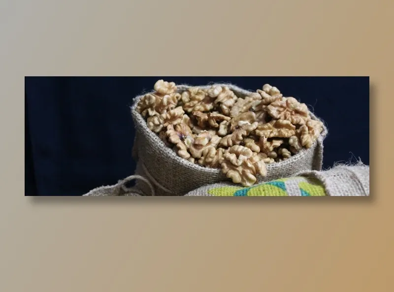 麻袋里的核桃仁图片