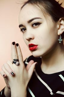 日韩红唇美女图片 日韩红唇美女图片