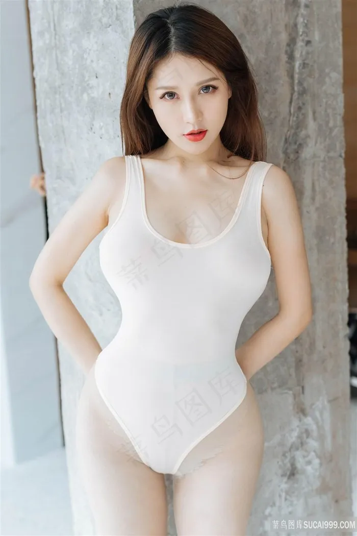 紧身衣性感大胸美女图片