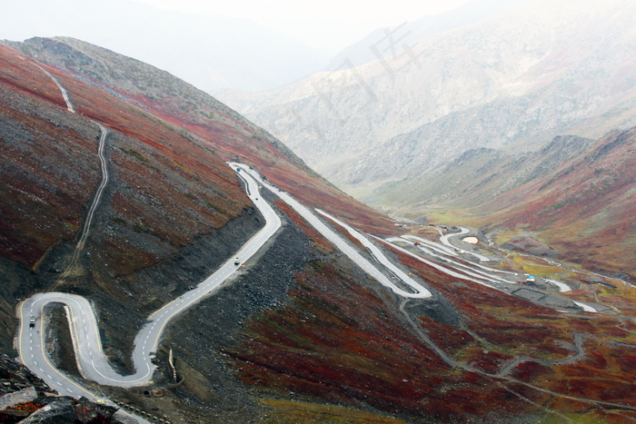 盘曲山区公路图片