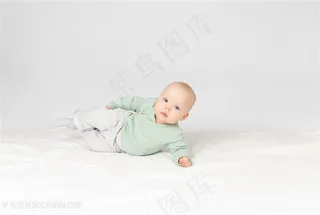 可爱单纯漂亮宝宝海报