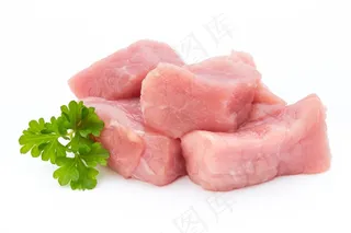 切块的猪肉和蔬菜叶高清图片