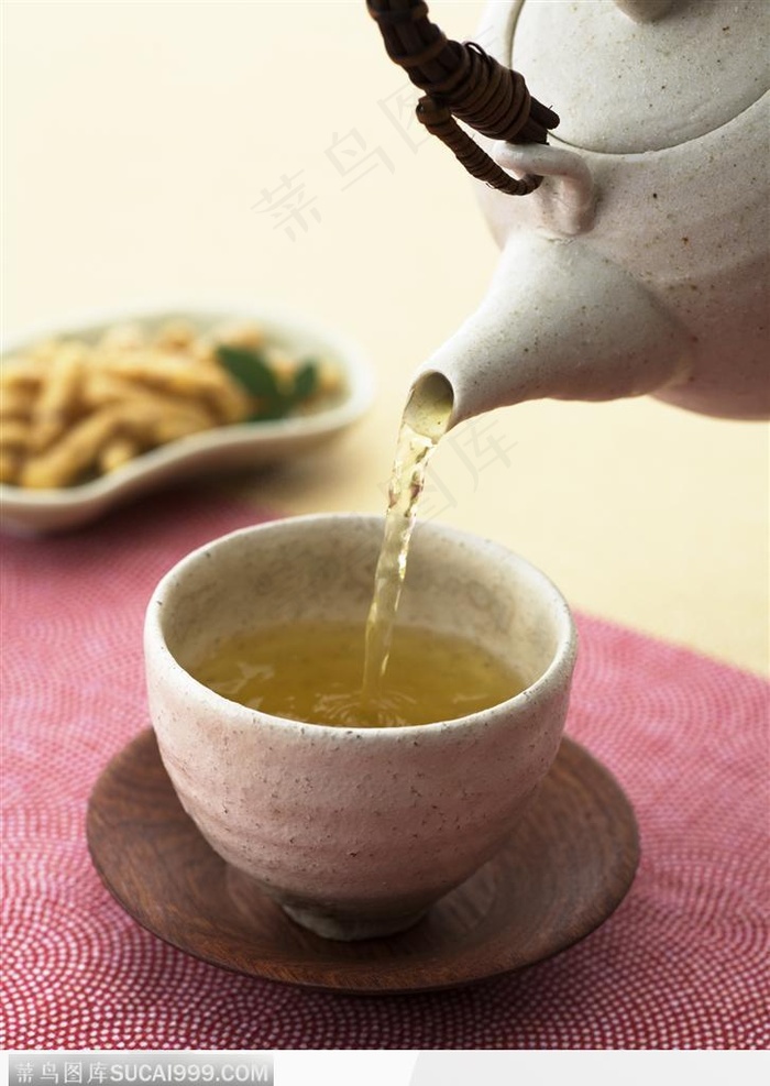 清凉饮品-倾倒的茶水