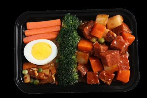 红烧牛腩快餐盖浇饭产品成品高清大图餐盒装夜市小吃免扣