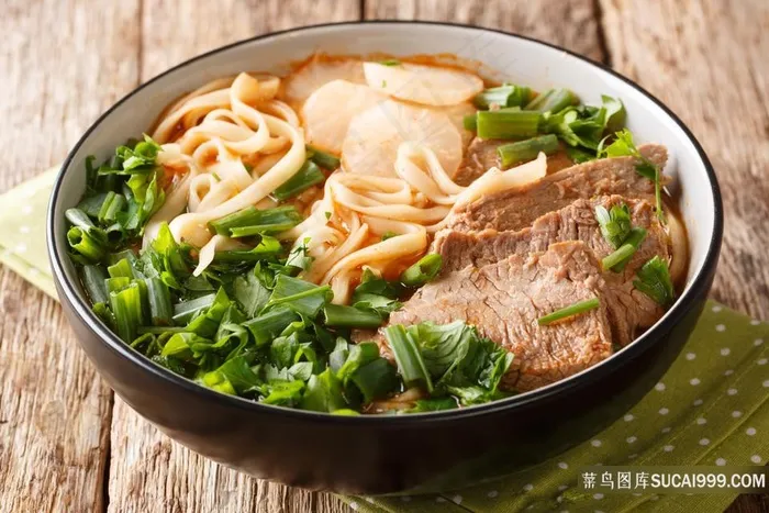 牛肉面摄影图片