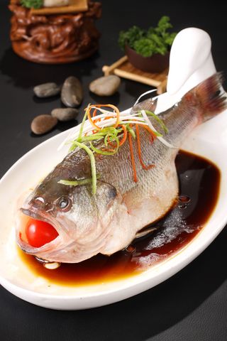 清蒸鲈鱼 (1)