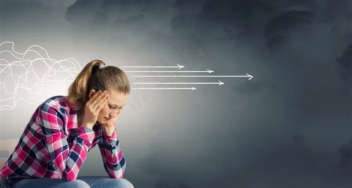 创意装灯泡与商务人士高清素材图片