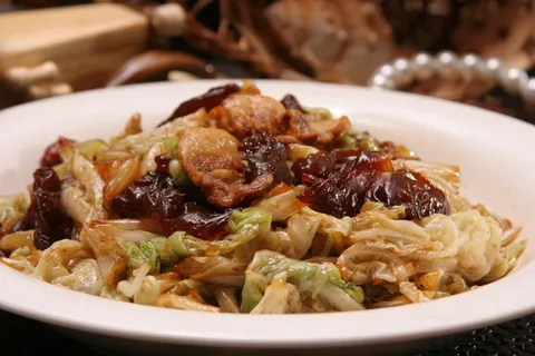 白菜五花肉炒蛰头18元