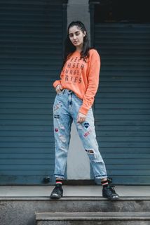牛仔裤美女户外写真 牛仔裤美女户外写真