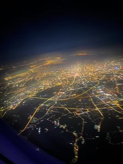 飞机上看到的城市夜景