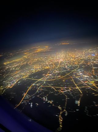 飞机上看到的城市夜景