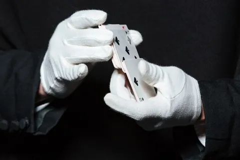 玩纸牌魔术人物素材