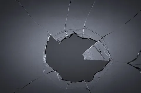 玻璃弹孔背景素材