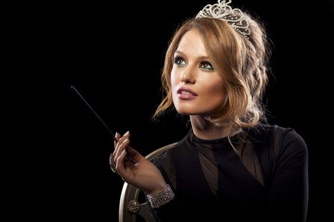 黑衣女皇模特美容图片