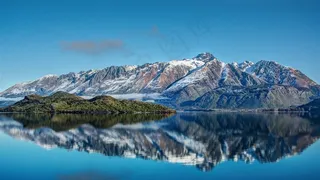 蓝天白云下的阿尔卑斯