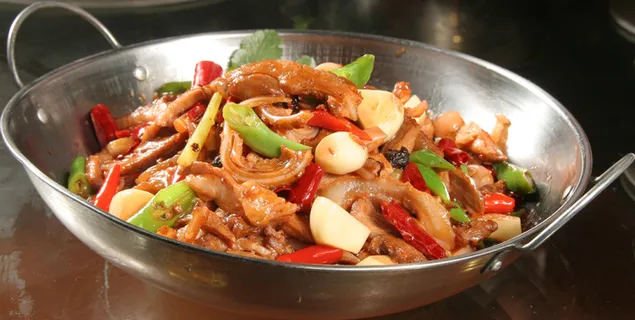 干锅猪脆骨  28元