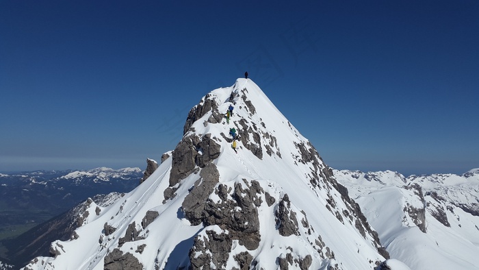 雪山峰顶图片