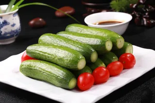 黄瓜沾酱 (2)