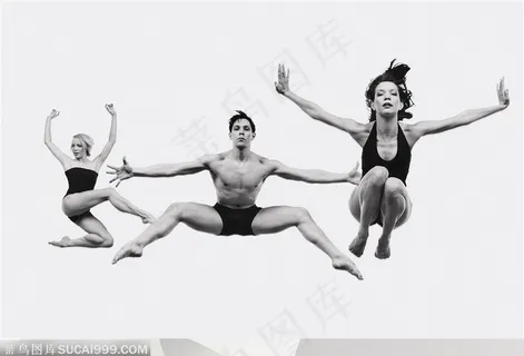 舞蹈动作-外国三个练习舞蹈动作的人腾空跳跃
