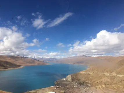 蓝天白云下的碧湖 蓝天白云下的碧湖