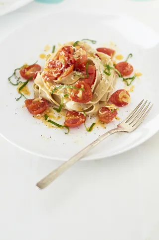 意大利面 盘子 健康食品广告 健康生活宣传