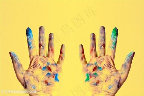 沾满颜料的双手