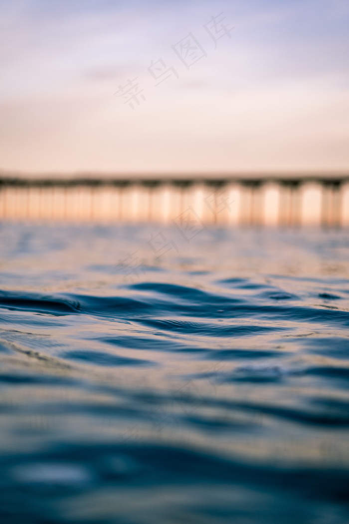 蓝色大海海水美景图片