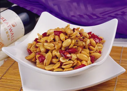 干煸花生米  干煸花生米