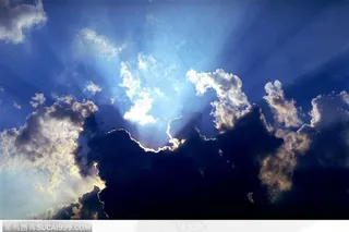 雨后云团中的曙光