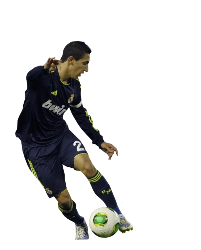 足球运动员踢球射门免抠