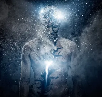 青色发光身体裂开的男人 青色发光身体裂开的男人
