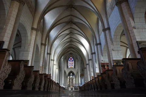 庄重的国外教堂