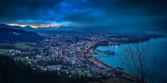 夜晚的城镇景观