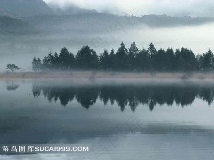 云雾缭绕湖光山色的美景