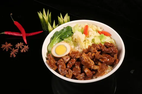 菌香排骨(2)餐饮快餐盖浇饭产品成品高清大图黑底圆盘