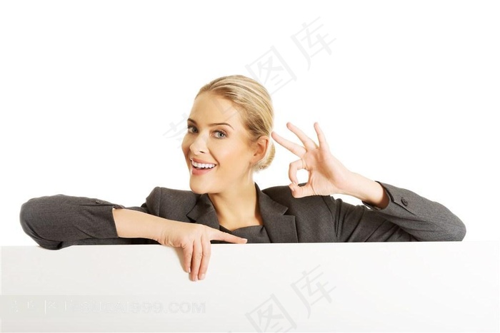 做着ok手势的女白领图片